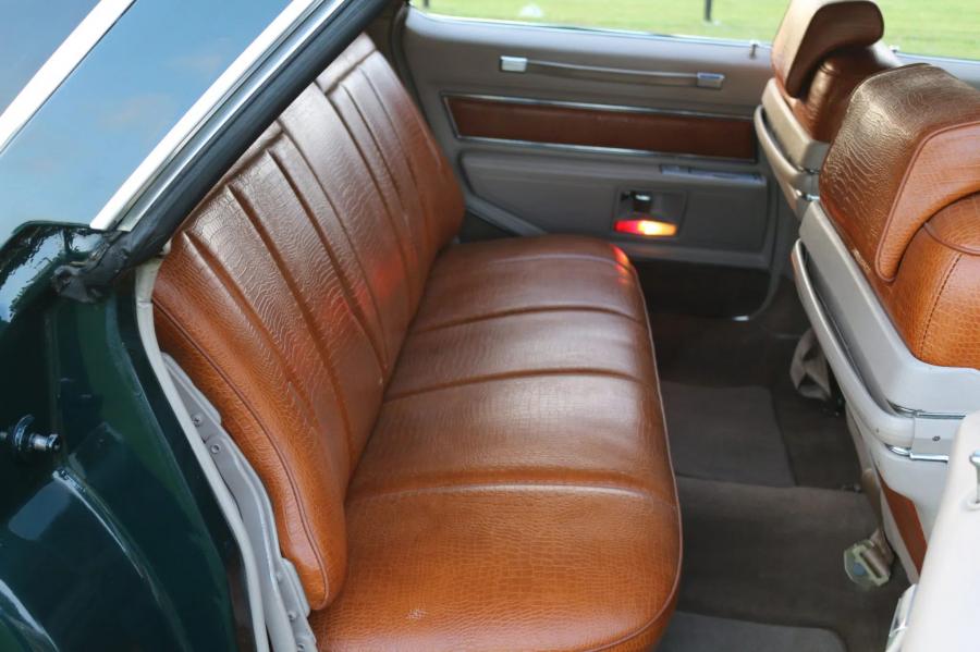 Интерьер Cadillac DeVille 9-passenger Station Wagon by WISCO (B9114767) 1969 года  (фото 72 из 147)